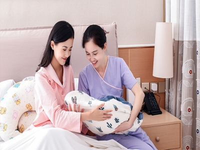 請(qǐng)?jiān)律┑淖⒁馐马?xiàng)，找月嫂需要注意什么呢？