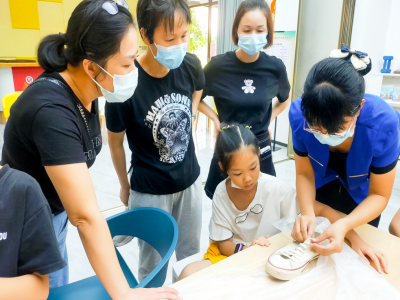紅荔社區(qū)開展“收納小能手，巧手系鞋帶”孩子生活技能培訓活動